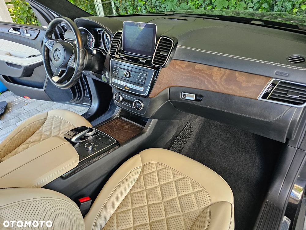 Mercedes-Benz GLS - 11