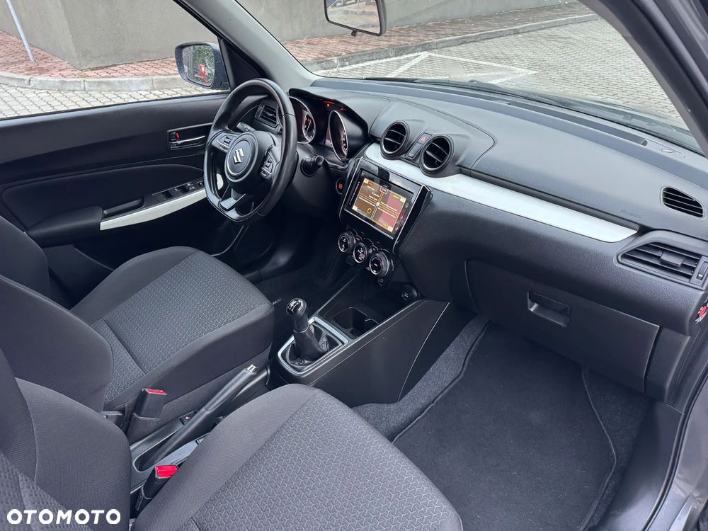 Suzuki Swift 1.2 SHVS Premium Plus - 10