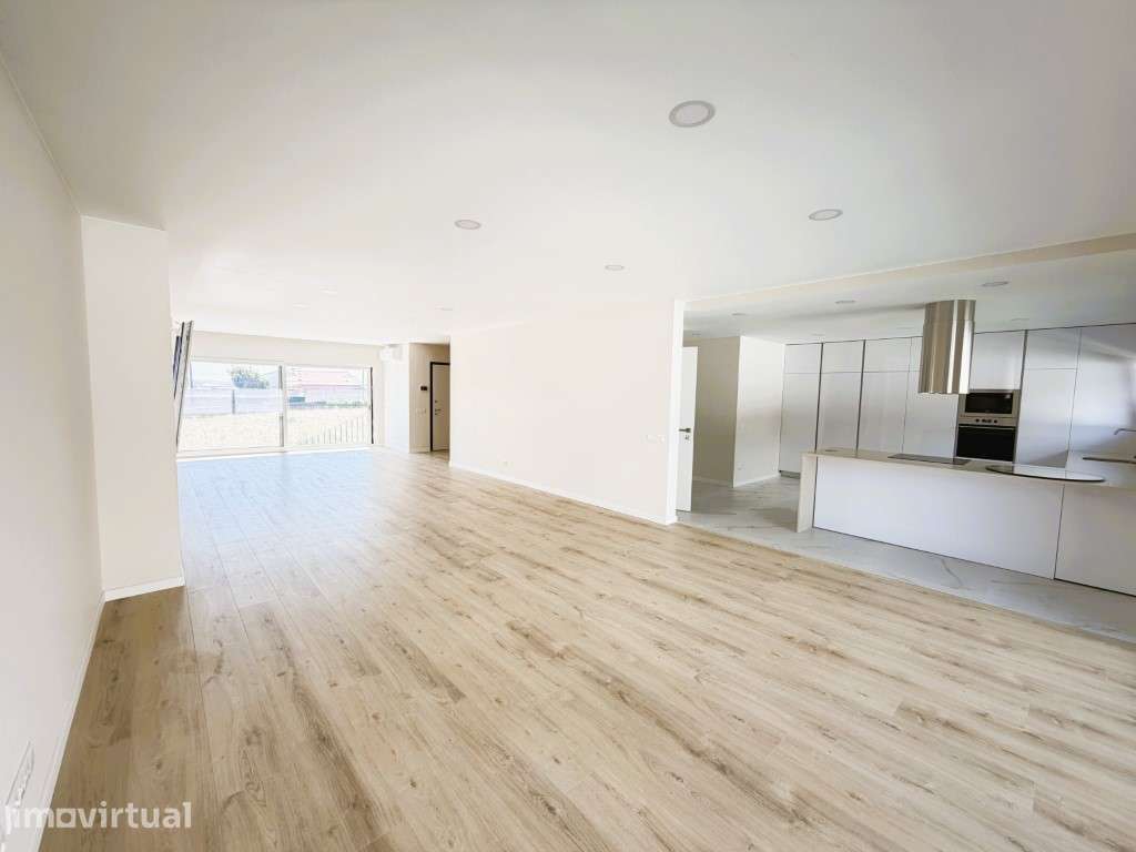 Moradia T5 de Luxo com Piscina e Jardim | Ponte do Rol | Torres Vedras - Grande imagem: 2/33