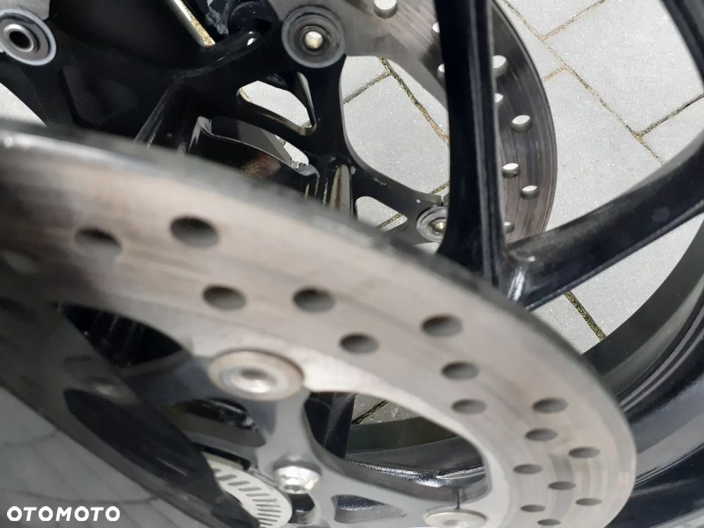 Suzuki GSX 1000 - 10