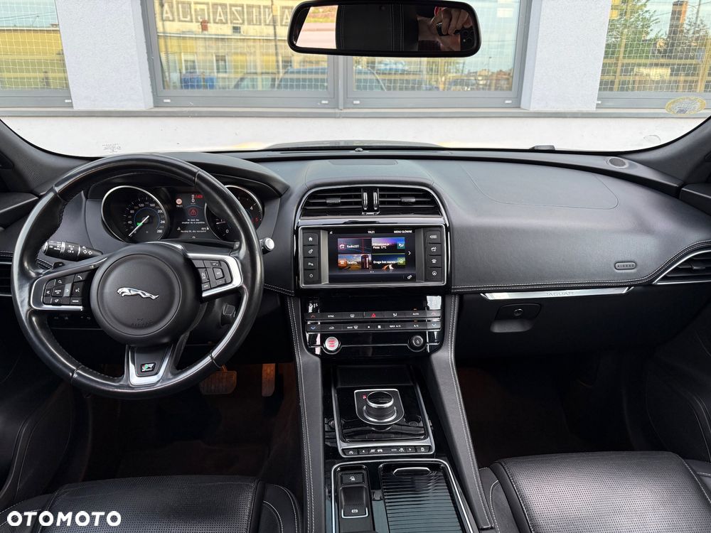 Jaguar F-Pace 20d AWD R-Sport - 14