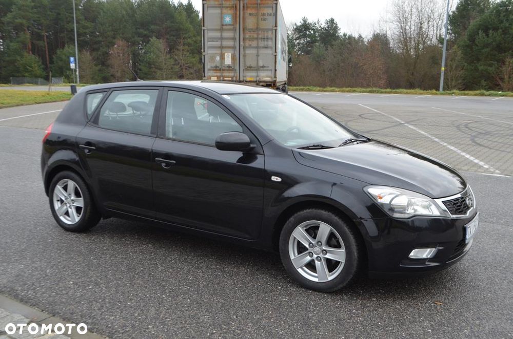 Kia Ceed - 12