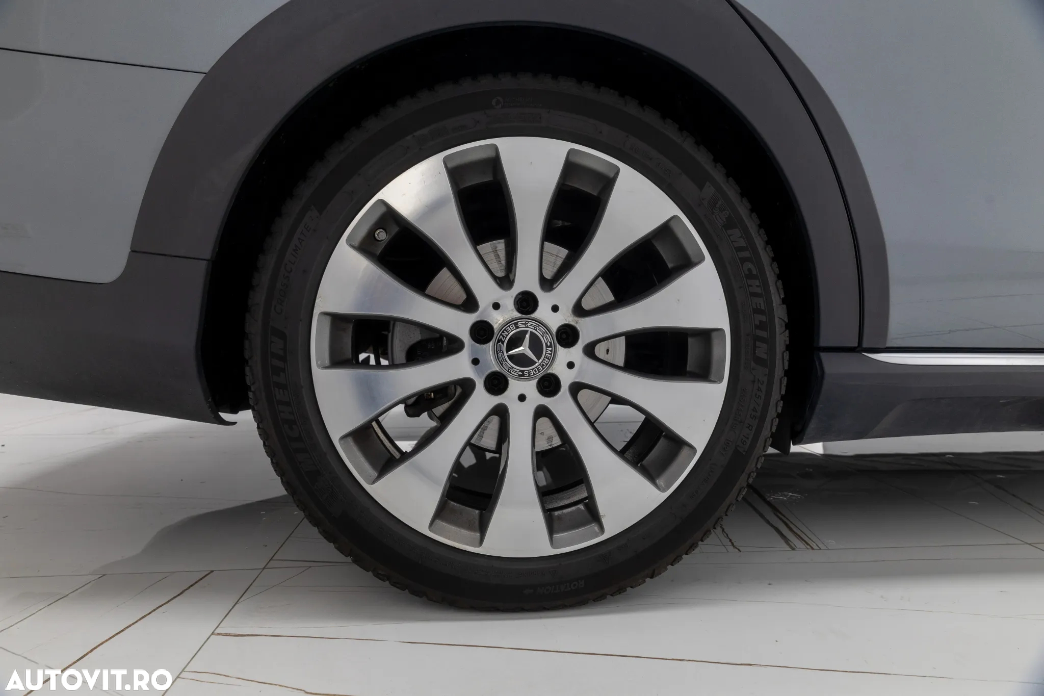 Mercedes-Benz E 220 d 4Matic 9G-TRONIC Avantgarde - 22