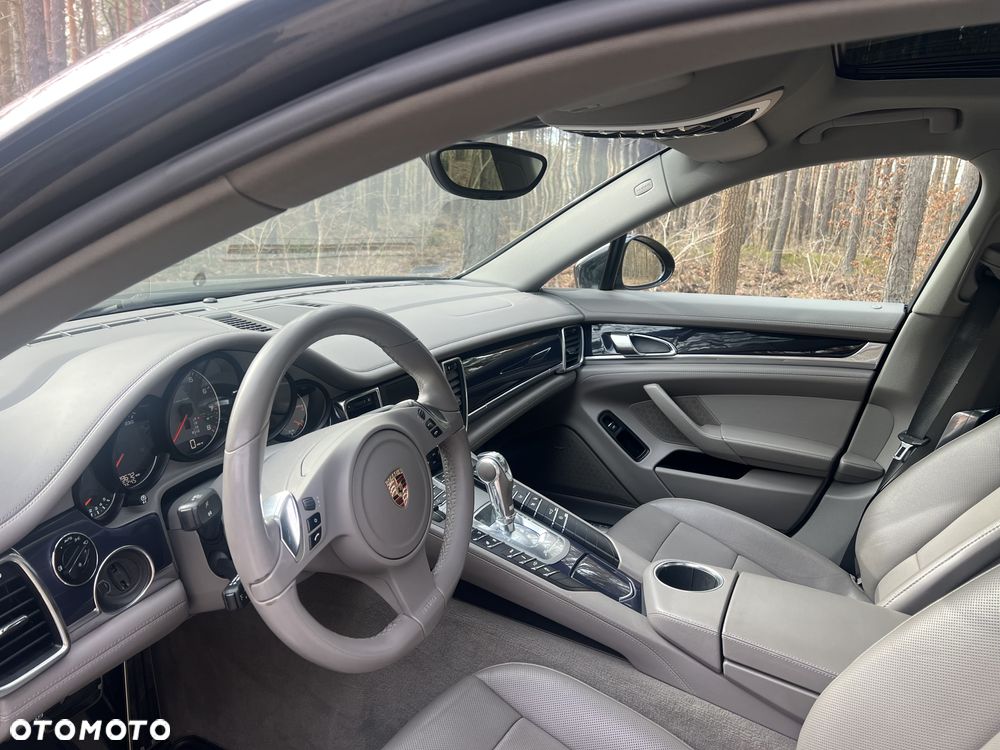 Porsche Panamera 4S PDK - 25
