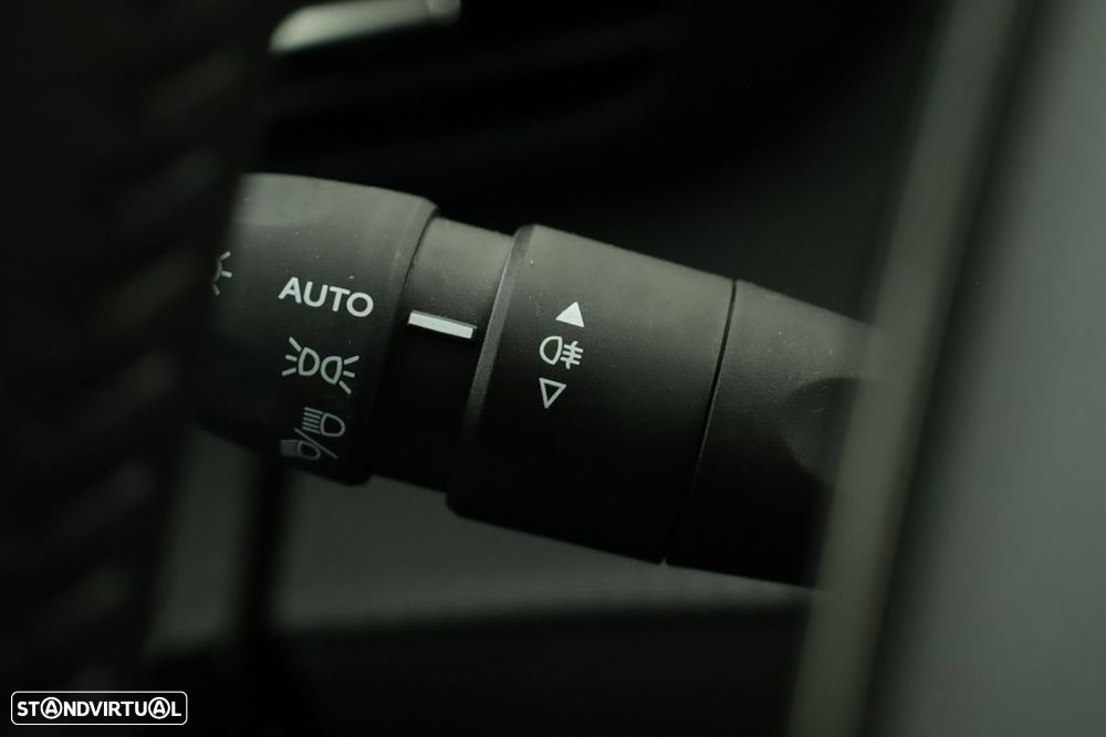 Peugeot 2008 1.2 PureTech Allure - 17