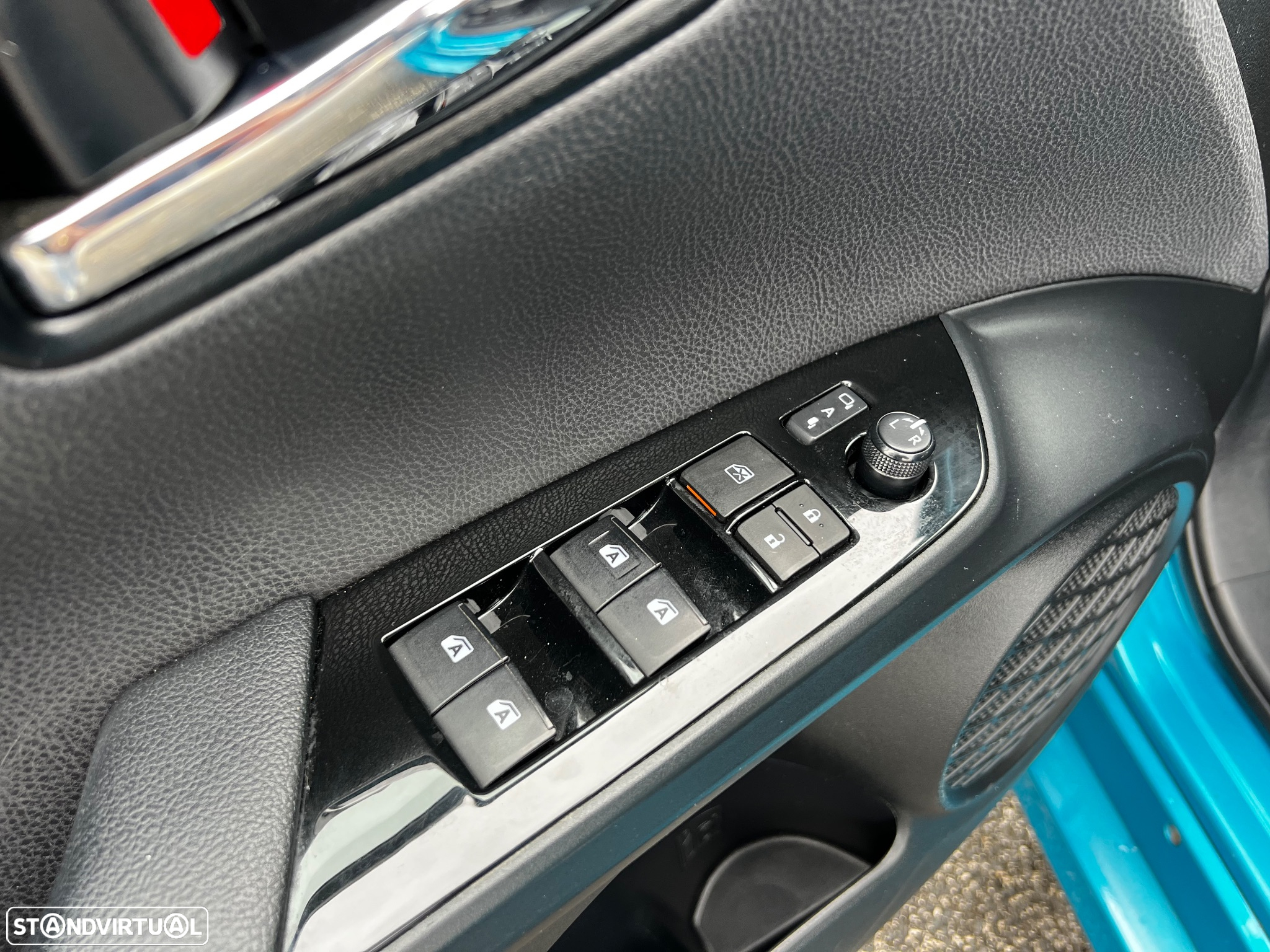 Toyota Prius 1.8 Plug-In Luxury Pele - 13