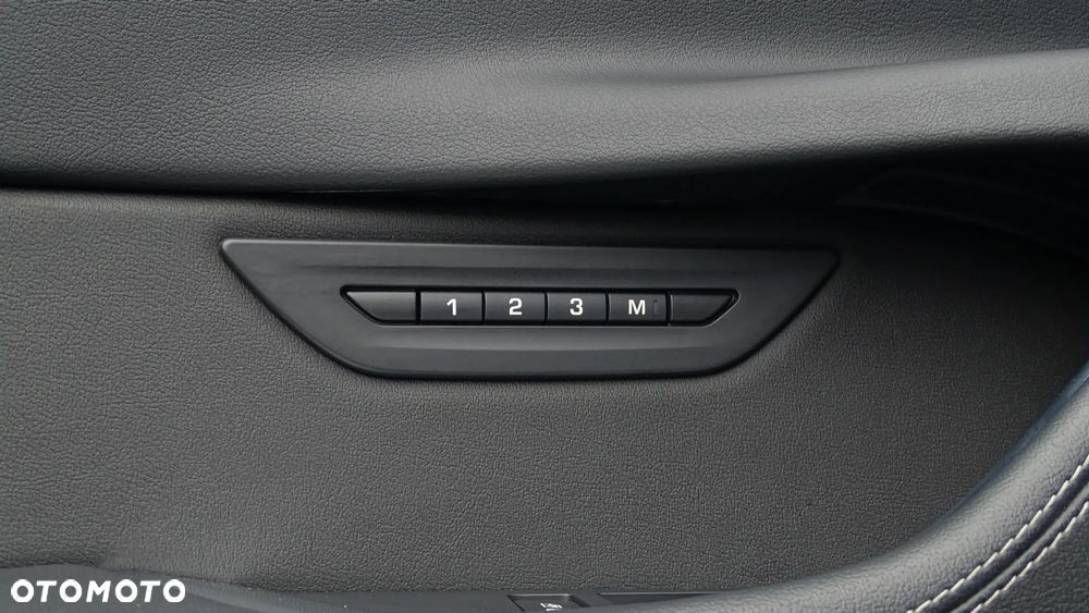 Jaguar XE D200 AWD R-Dynamic Black - 15