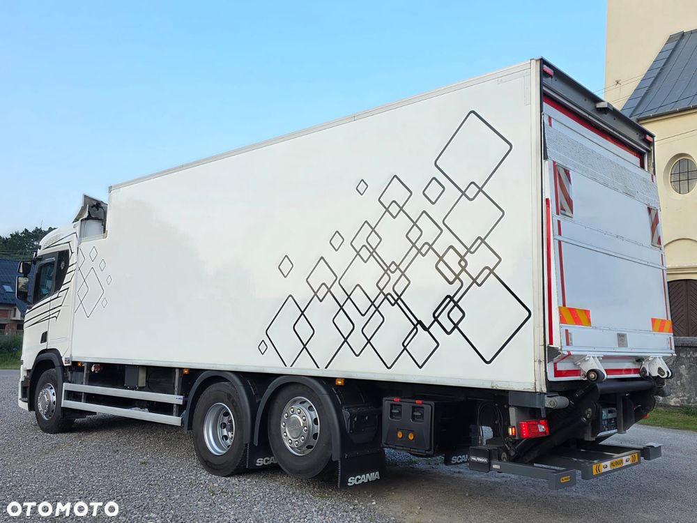 Scania SCANIA R410 / CHŁODNIA / 2020 /  WINDA / BEZ EGR  / TRZECIA OŚ PODNOSZONA ORAZ SKRĘTNA / SPROWADZONY / SYPIALKA / AUTOMAT / 19 PALET / E6 / STAN BARDZO DOBRY - 16
