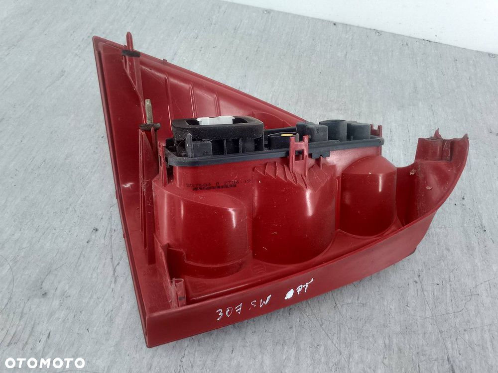 LAMPA TYLNA PRAWA PEUGEOT 307 SW 557684A - 4