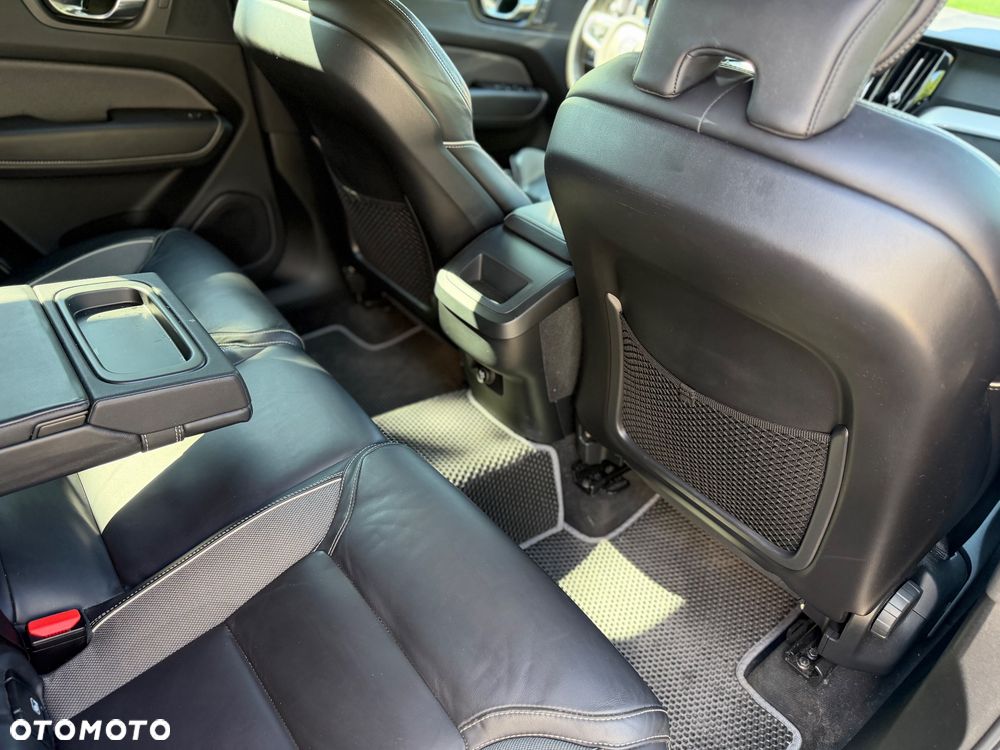 Volvo XC 60 D5 SCR AWD R-Design - 33