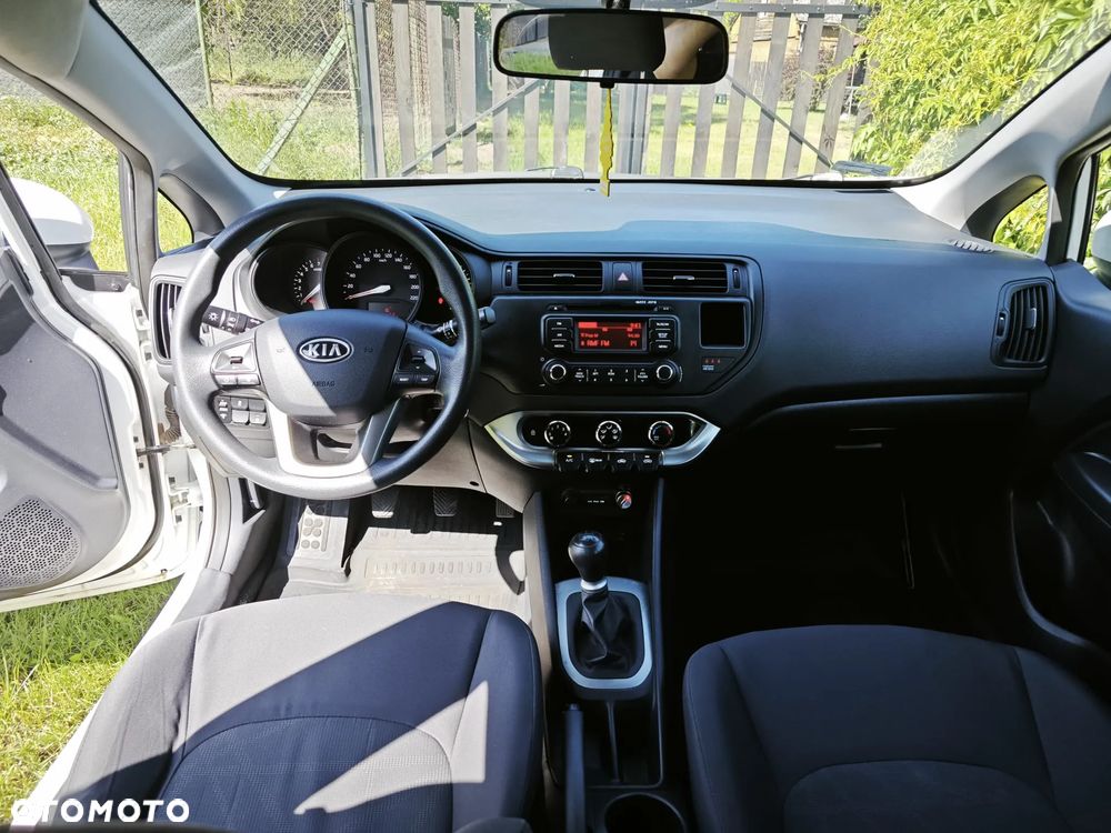 Kia Rio 1.2 Dream Team Edition - 12
