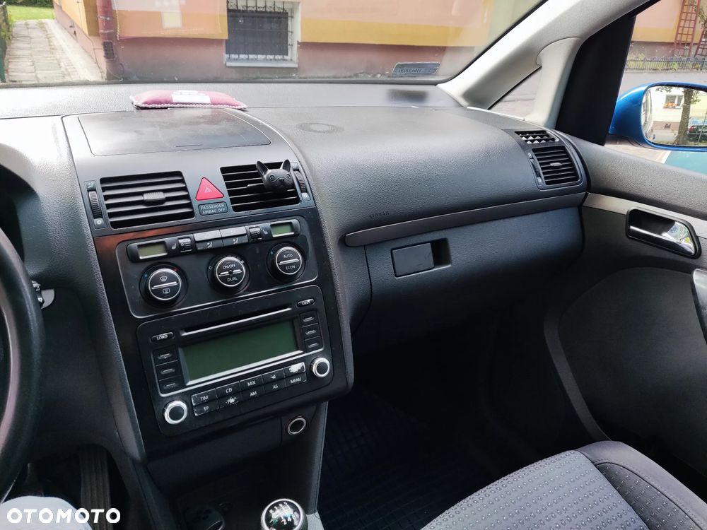 Volkswagen Touran 1.6 FSI Basis - 24