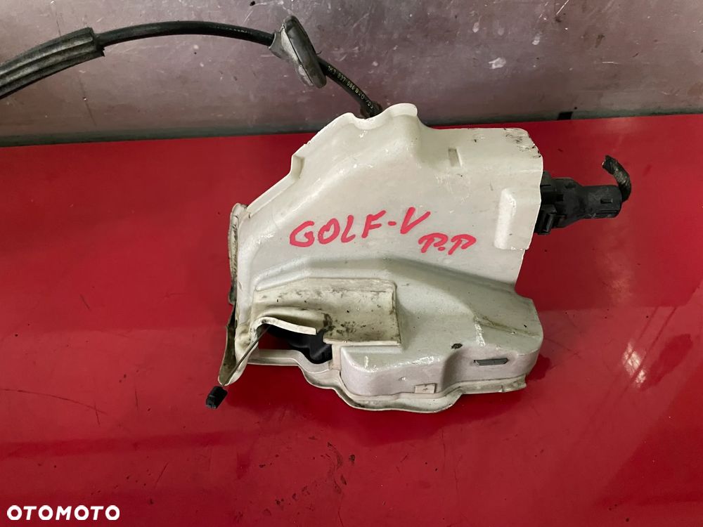 ZAMEK DRZWI PRZEDNI  PRAWY VW GOLF V - 1