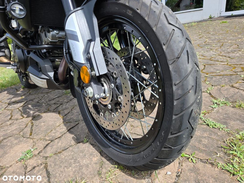 Suzuki V-STROM - 25