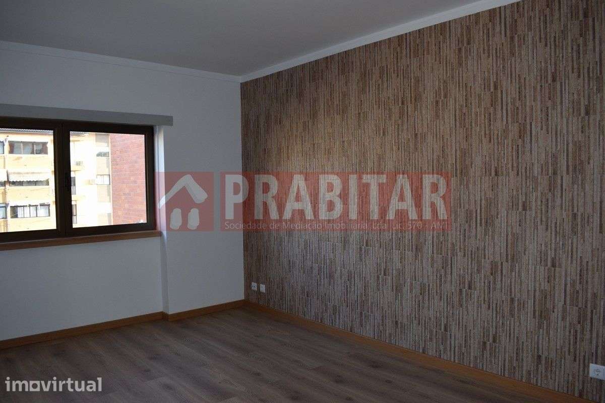 APARTAMENTO T2 PARA ARRENDAR NA SOLUM - Grande imagem: 5/13