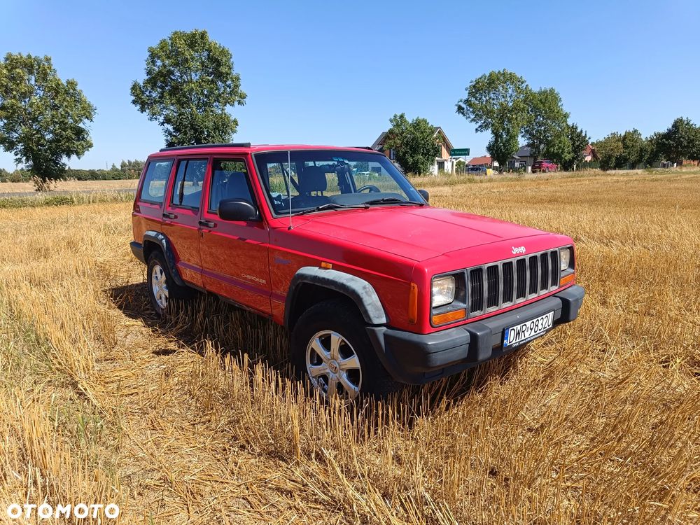 Jeep Cherokee 2.5 Sport - 1