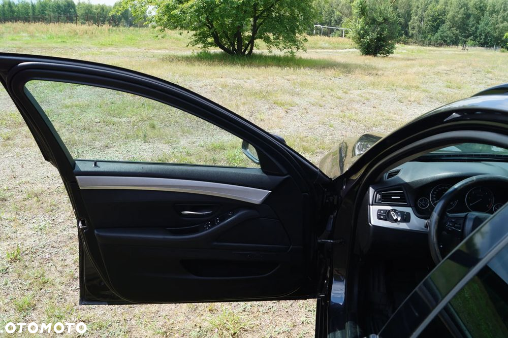 BMW Seria 5 525d xDrive - 20