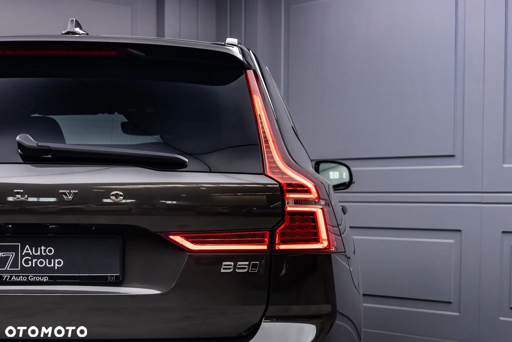 Volvo XC 60 B5 B AWD Ultimate Dark - 11