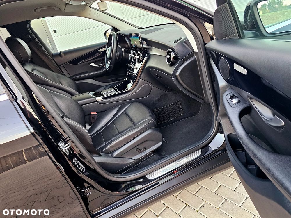 Mercedes-Benz GLC 200 4Matic 9G-TRONIC Exclusive - 31