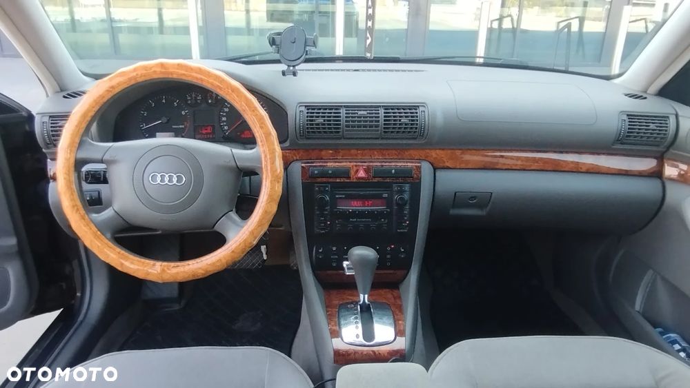 Audi A4 Limousine - 15