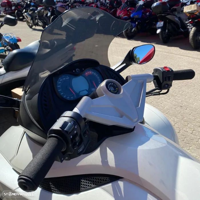 Can-Am Spyder F3 BOMBARDIER - 9