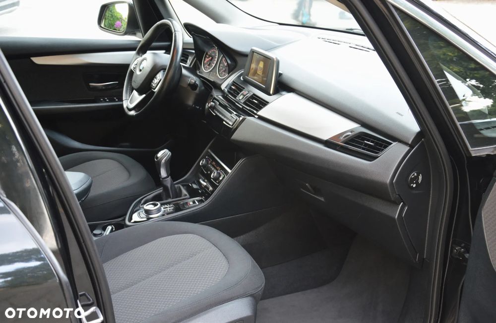 BMW Seria 2 216d - 26