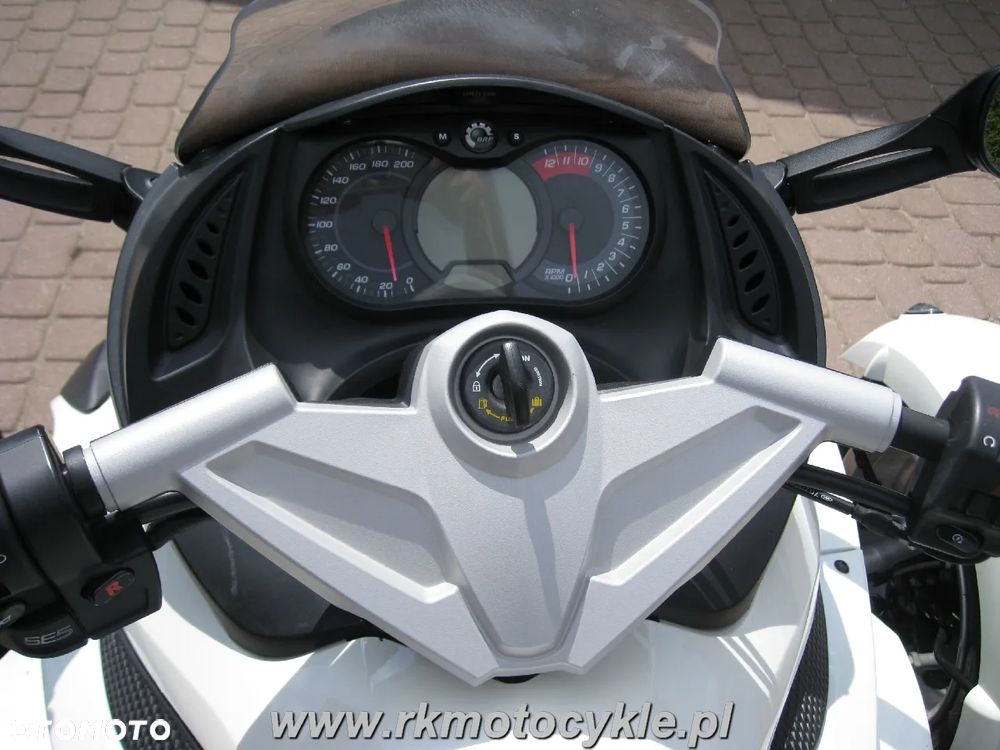 Can-Am Spyder - 19