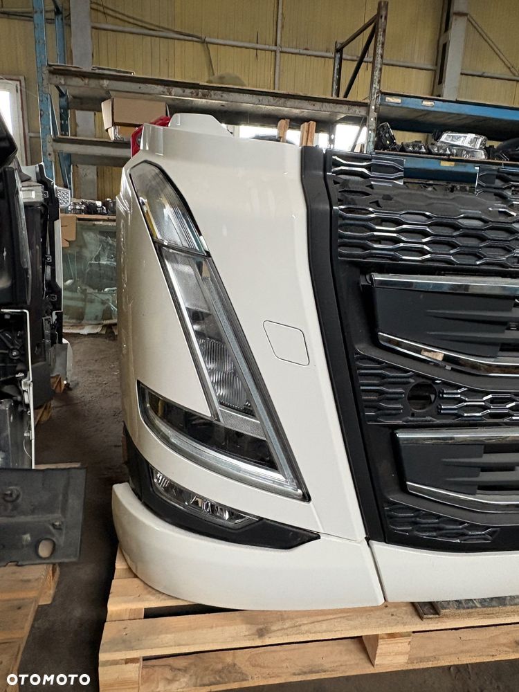 Przód z lampami okular atrapa grill Volvo FH5 - 2