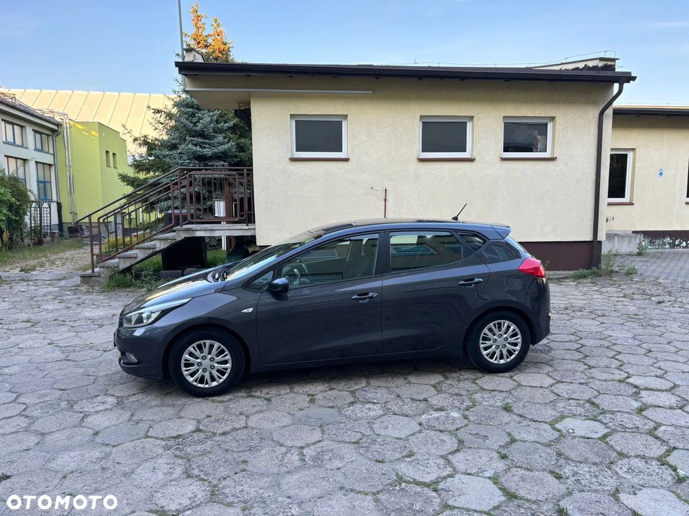 Kia Ceed - 8