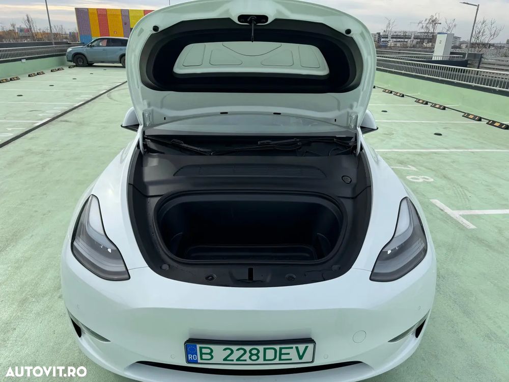 Tesla Model Y AWD Long Range - 8
