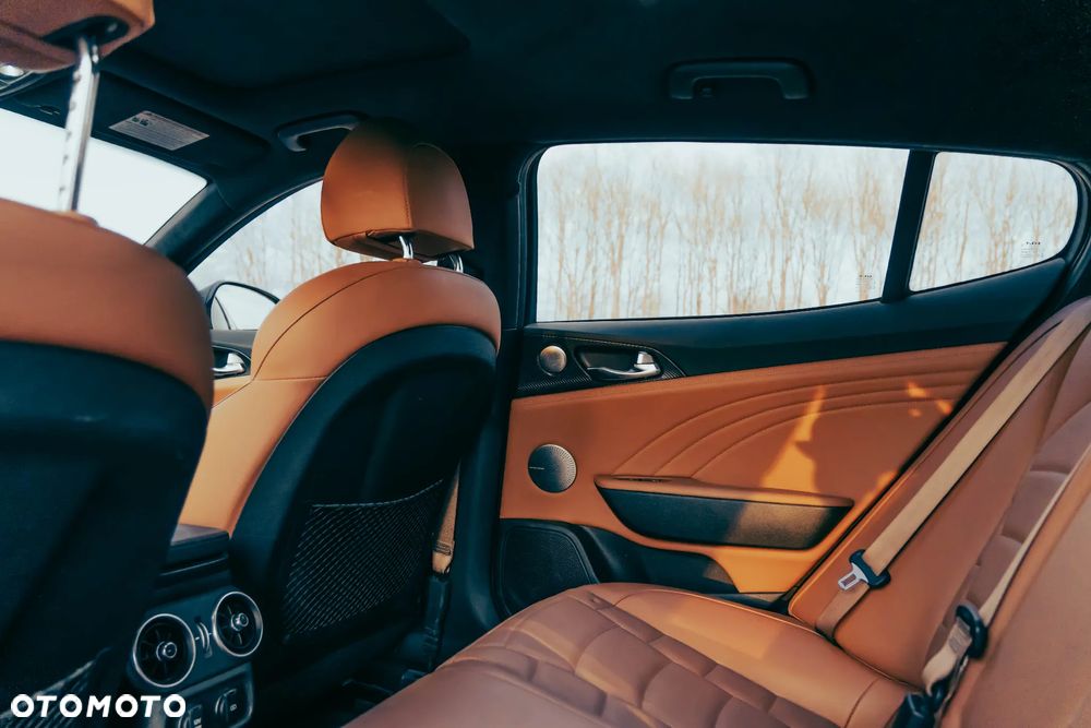 Kia Stinger - 34