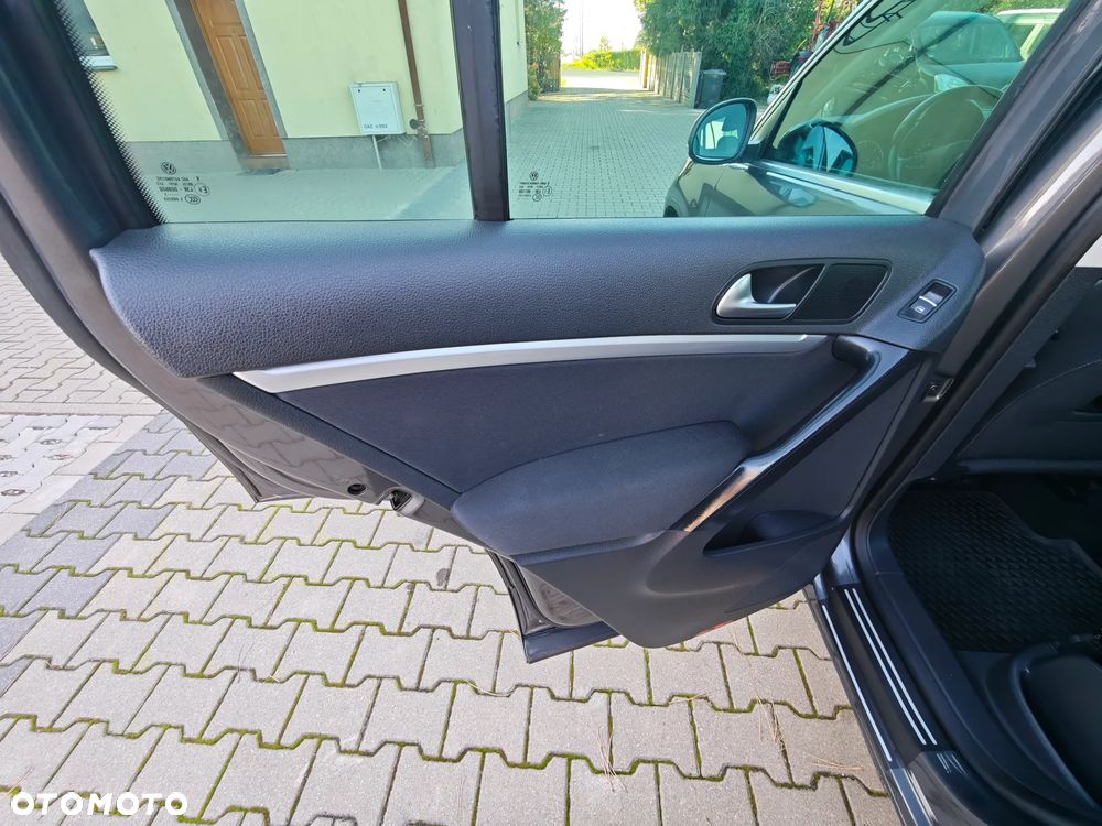 Volkswagen Tiguan - 24