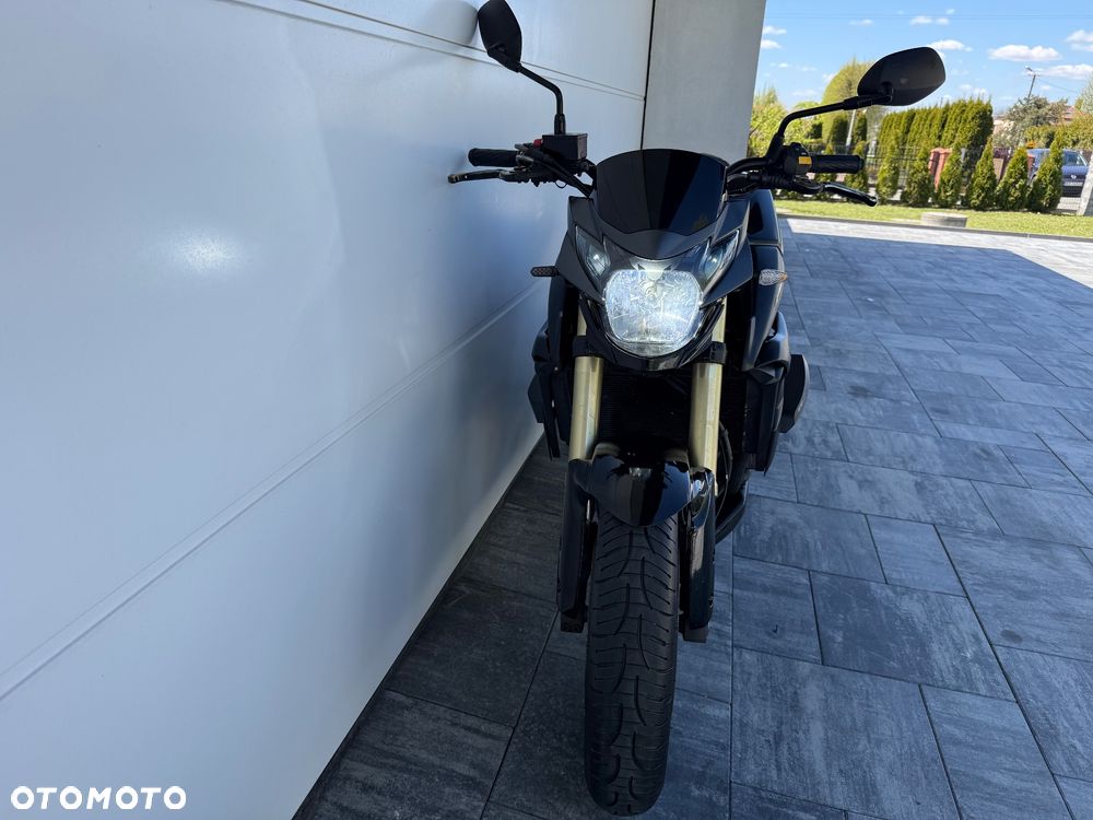 Suzuki GSR - 16