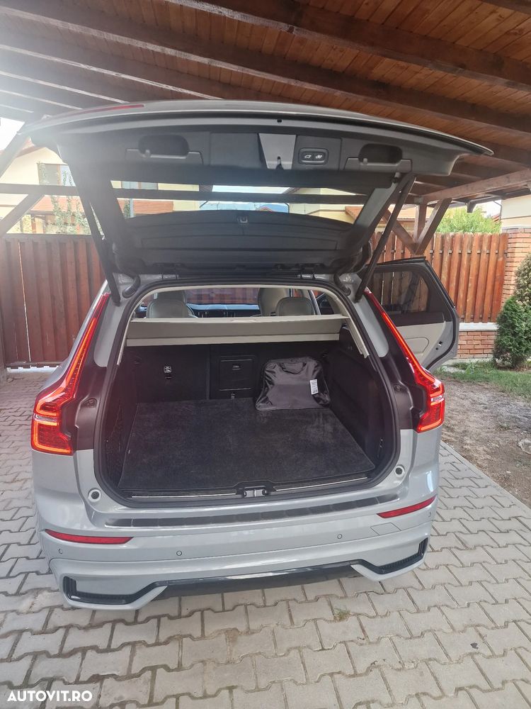 Volvo XC 60 B5 AT AWD MHEV Ultra Dark - 14