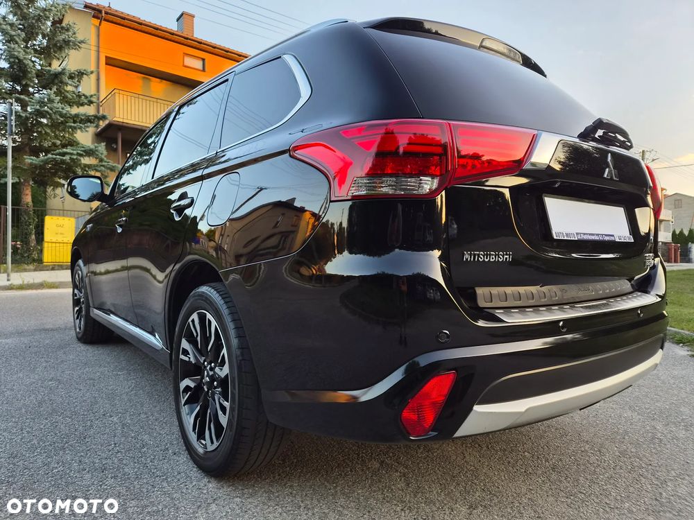 Mitsubishi Outlander - 2