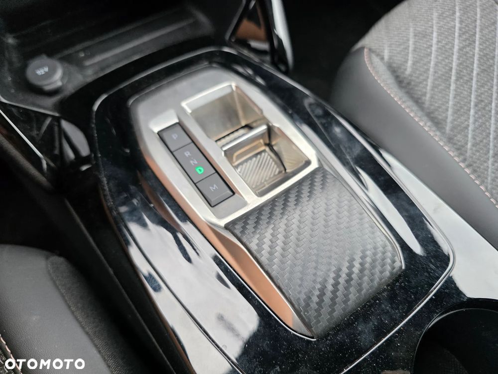 Peugeot 2008 Hybrid 145 e-DSC Allure - 24
