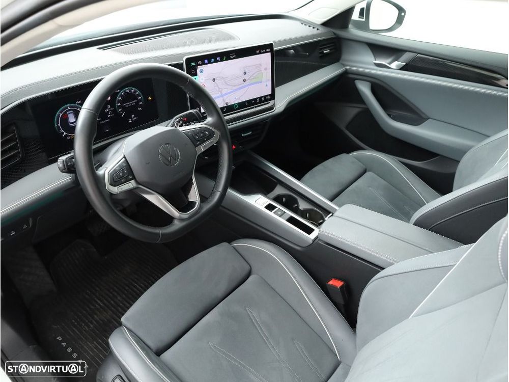 VW Passat Variant 2.0 TDi Business DSG - 14