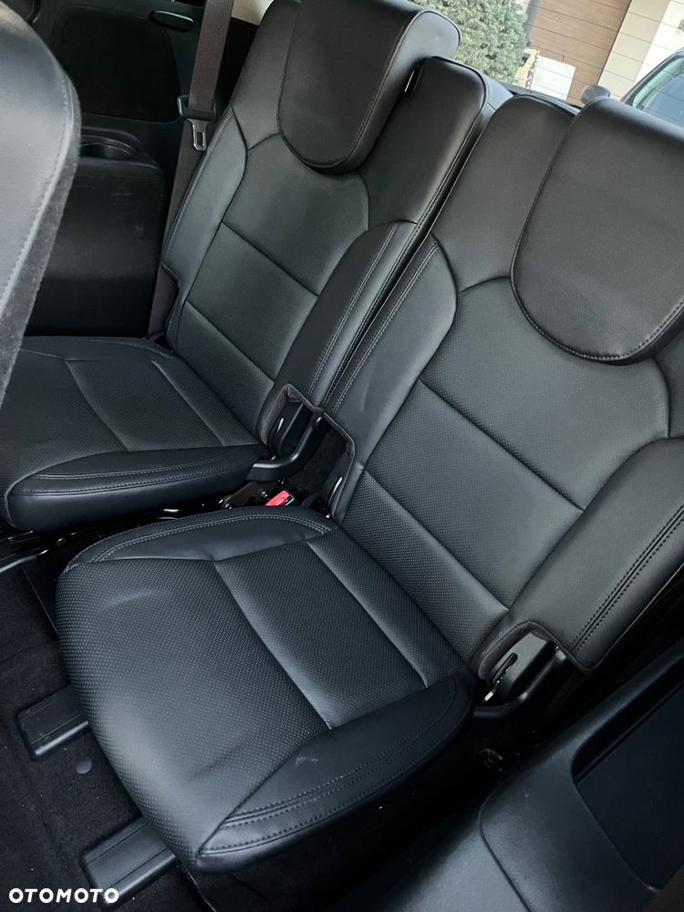 Kia Carens 1.7 CRDi Business Line 7os 7DCT - 8