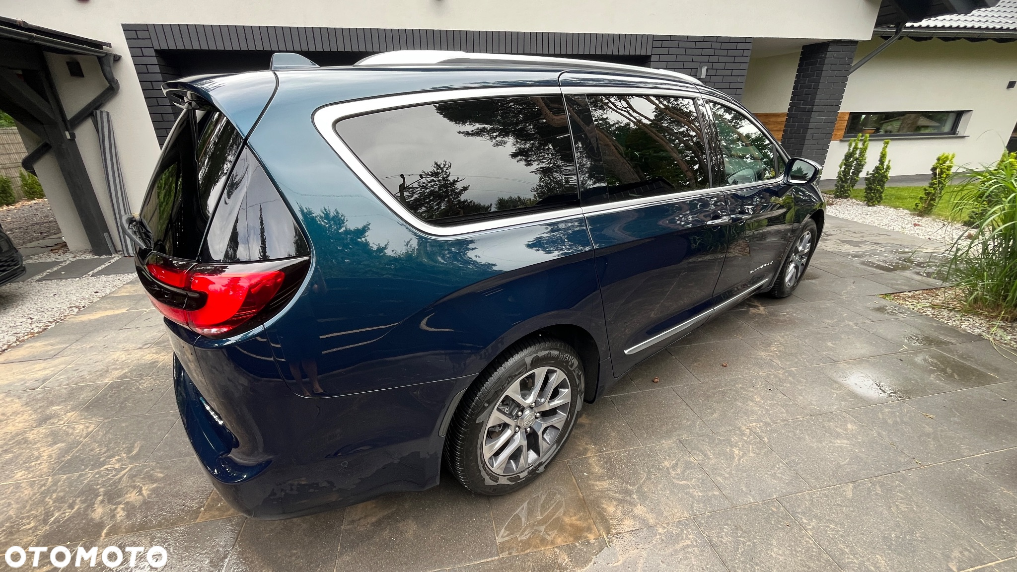 Chrysler Pacifica - 4