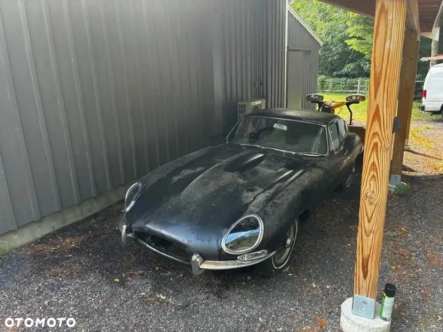 Jaguar E-Type - 1