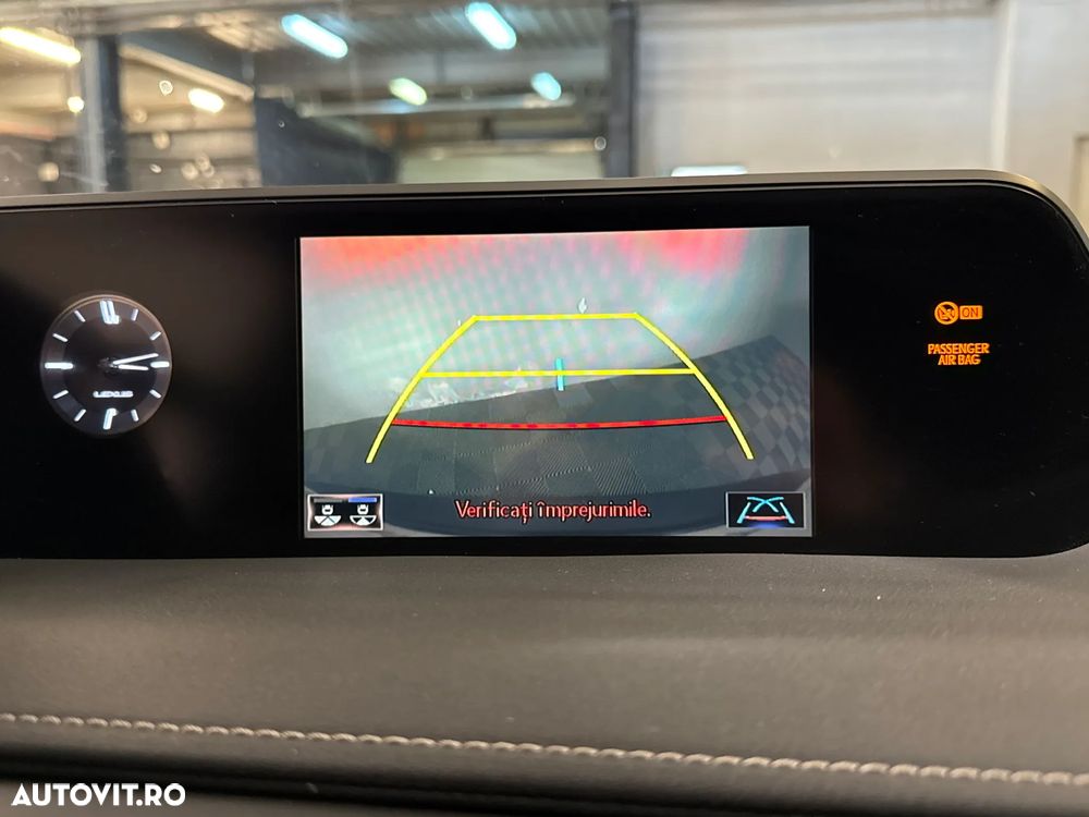 Lexus UX - 18