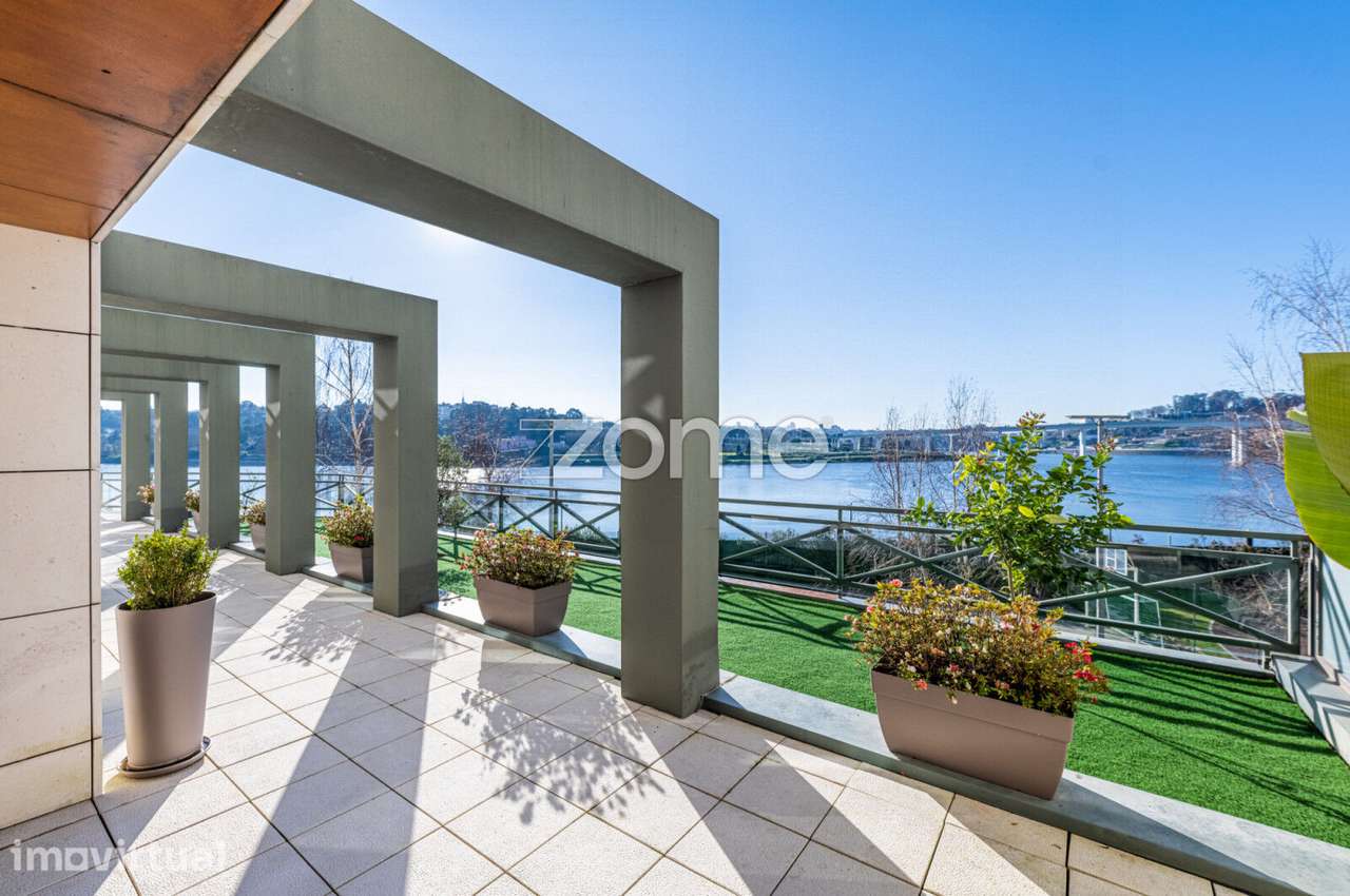 Luxuoso 4 Suites com 490 m2, à Marina do Freixo - Grande imagem: 2/38