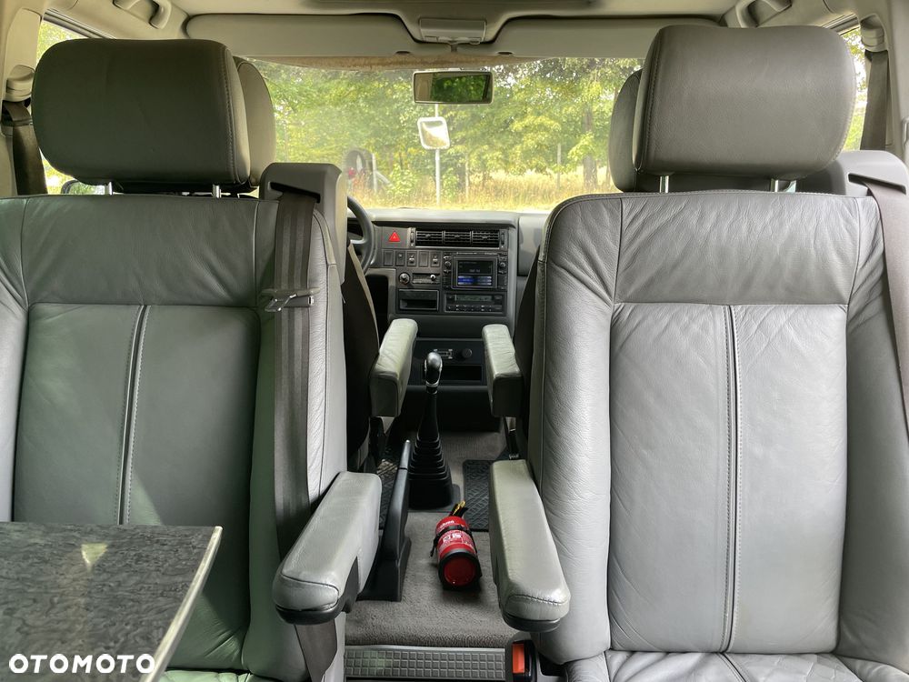 Volkswagen Multivan - 22