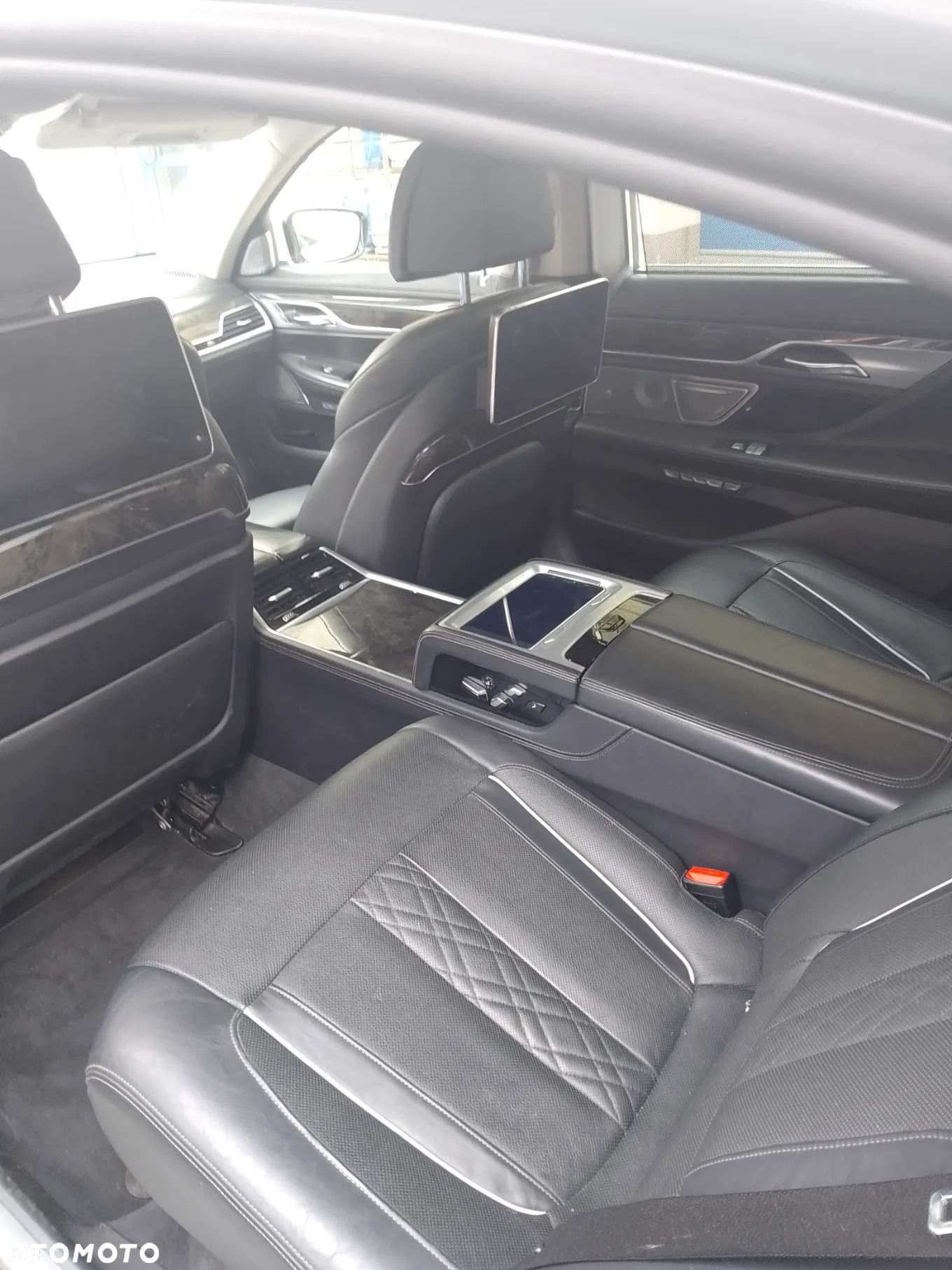 BMW Seria 7 750i xDrive - 10