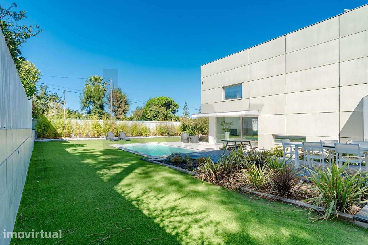 Moradia T4+2 com Piscina e Jardim em Marisol, Charneca de Caparica — 3 - Grande imagem: 3/25