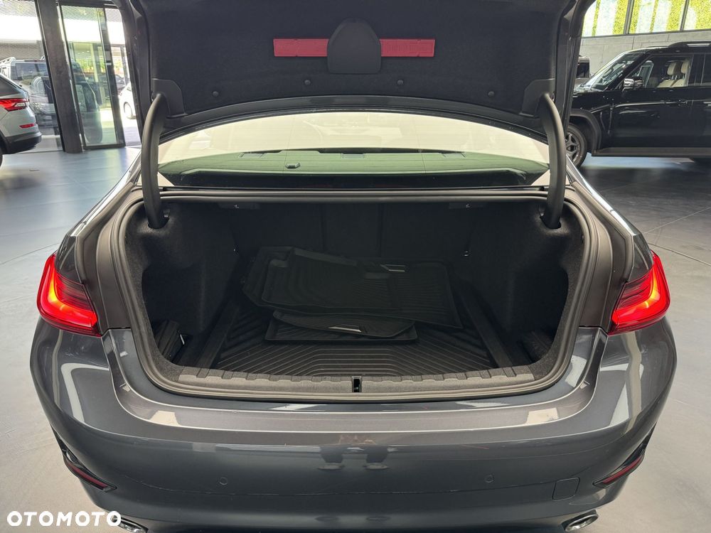 BMW Seria 3 318i - 19