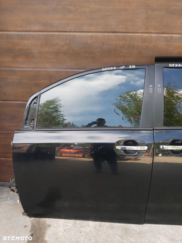 TOYOTA SIENNA drzwi lewy przód lewe przednie