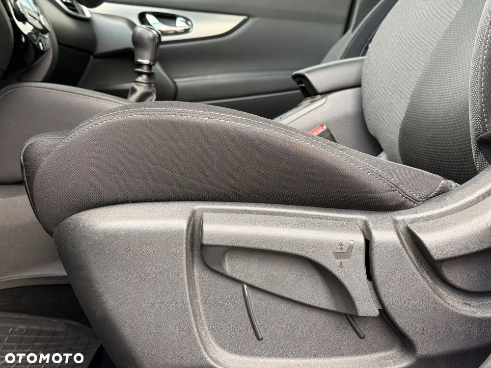 Nissan Qashqai 1.7 dCi 4x4 N-Connecta - 30