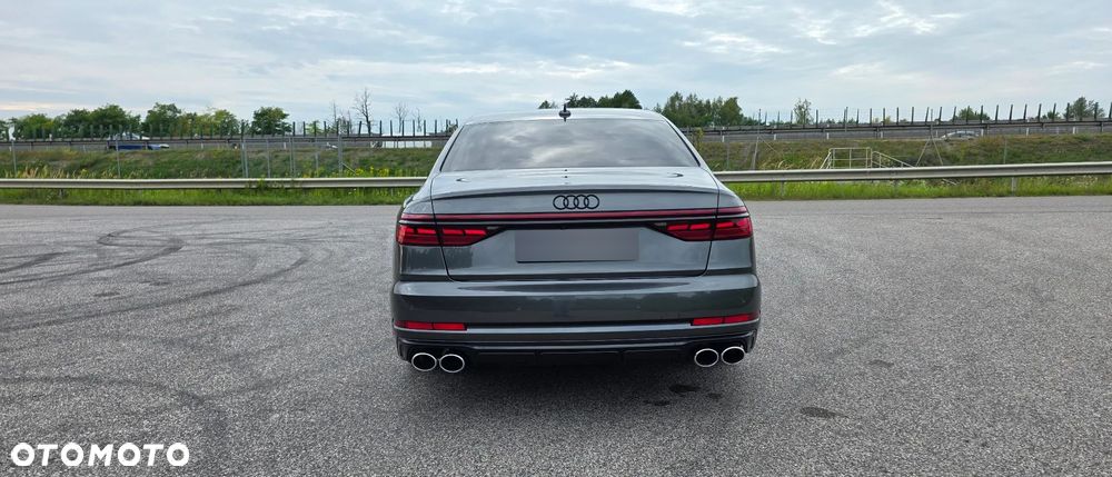 Audi S8 - 6