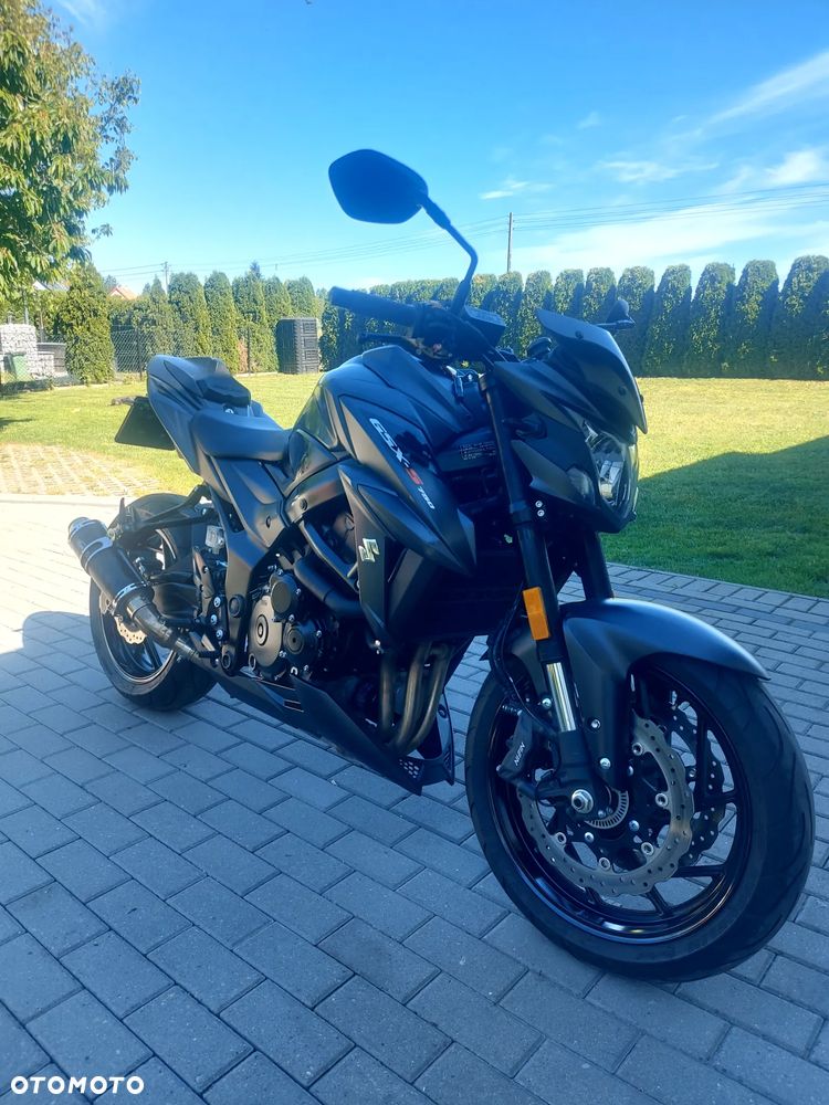 Suzuki GSX - 8